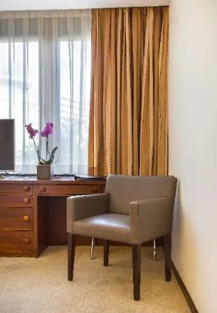 Dom Carlos Park Готель 3*
